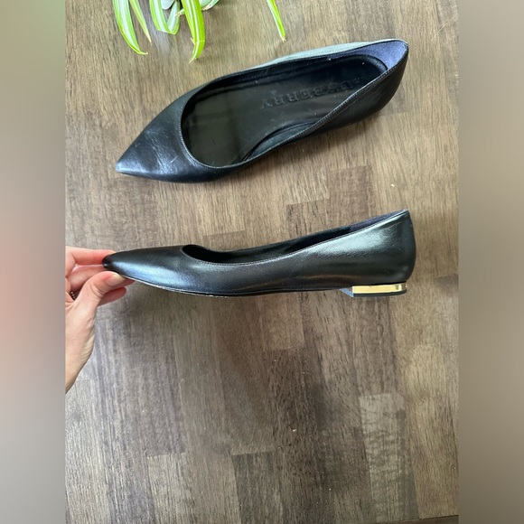 Burberry Black Leather flats with gold detail on heel- size Women’s 39- 8.5 US - Picture 9 of 11